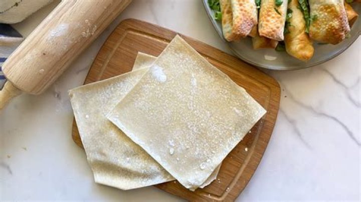 How do you make simple egg rolls?