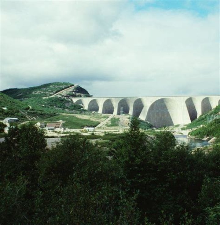 How do you say hello in James Bay Cree?