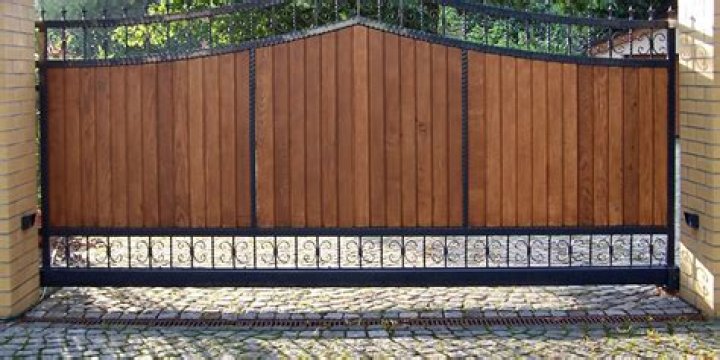 How much does a wood gate door cost?