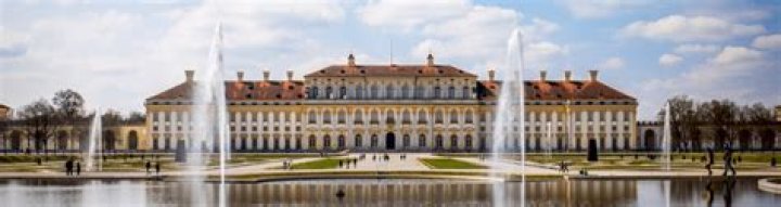 Is university better than Hochschule?