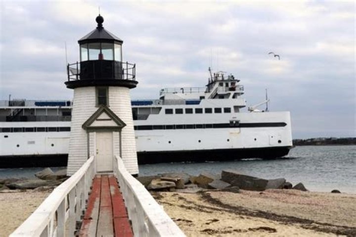 Which ferry to Nantucket allows cars?